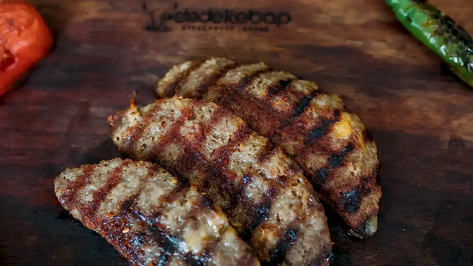 Adana usulü ızgara kaşarlı köfte porsiyonu, Dede Kebap Steakhouse özel köfte menüsü