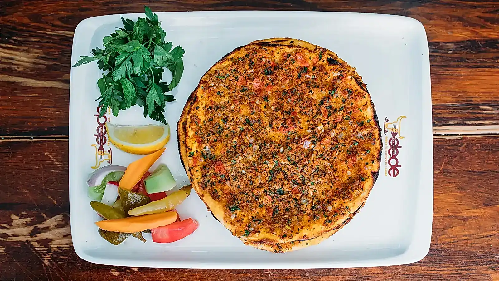 Adana usulü lahmacun porsiyonu – Adana Dede Kebap Steak Burger Tatlı Kasap