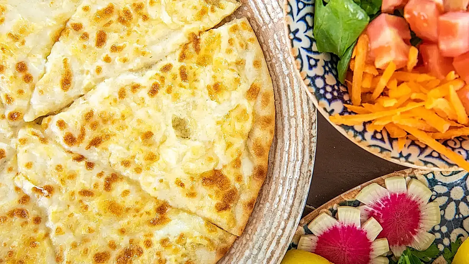 Kaşarlı pide porsiyonu, fırında peynirli pide tabağı – Adana Dede Kebap Steak Burger Tatlı Kasap