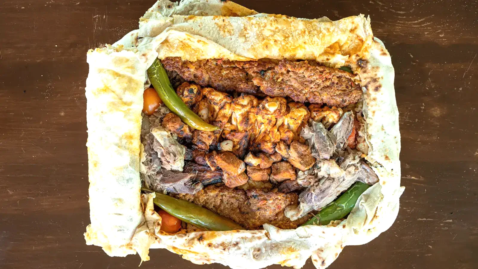 2 kişilik karışık ızgara tabağı, Adana kebap, tavuk şiş, kuşbaşı ve büryan ile – Adana Dede Kebap Steak Burger Tatlı Kasap