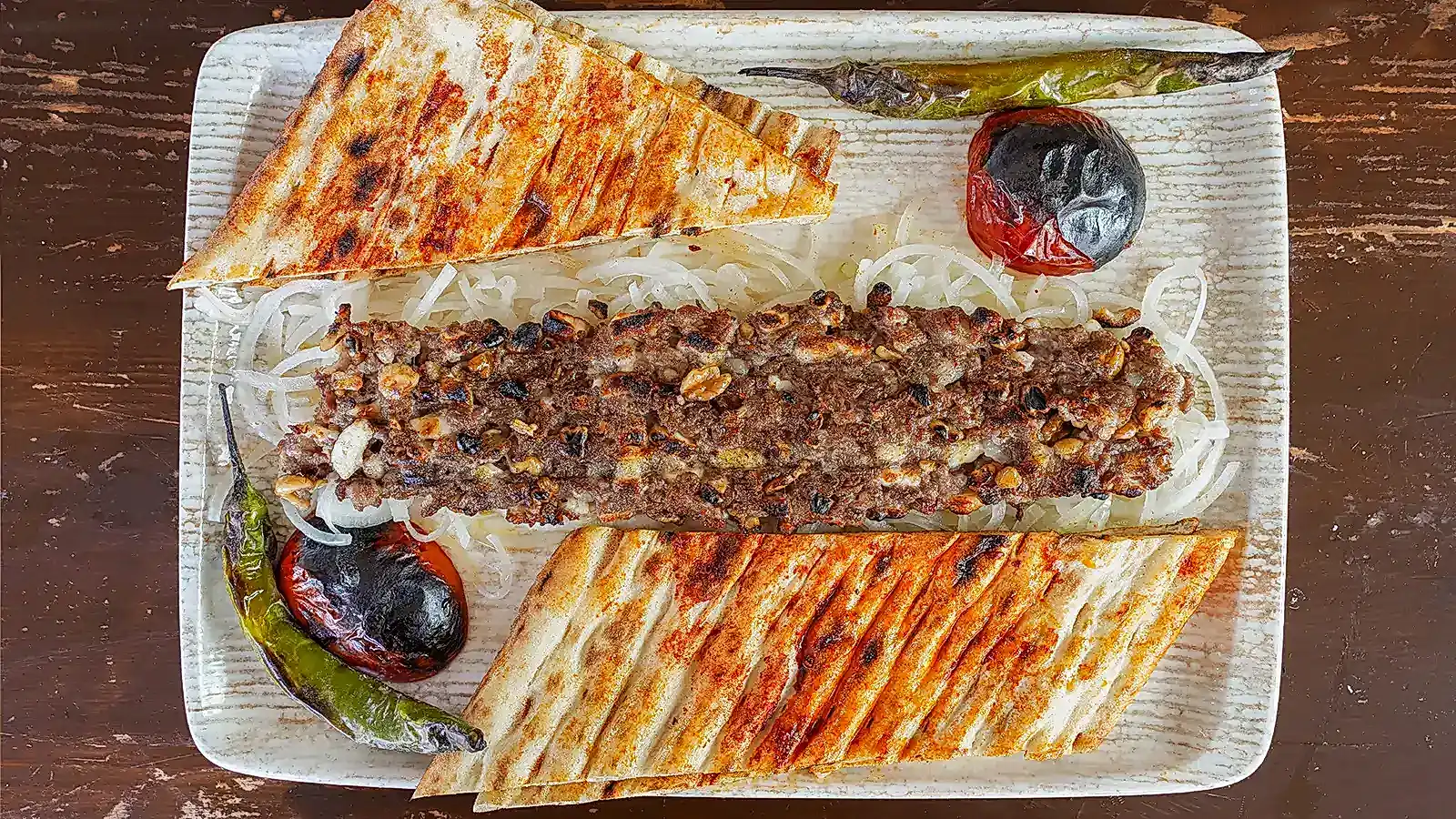 Cevizli ve hellimli kebap tabağı – Dede Kebap Steakhouse Adana