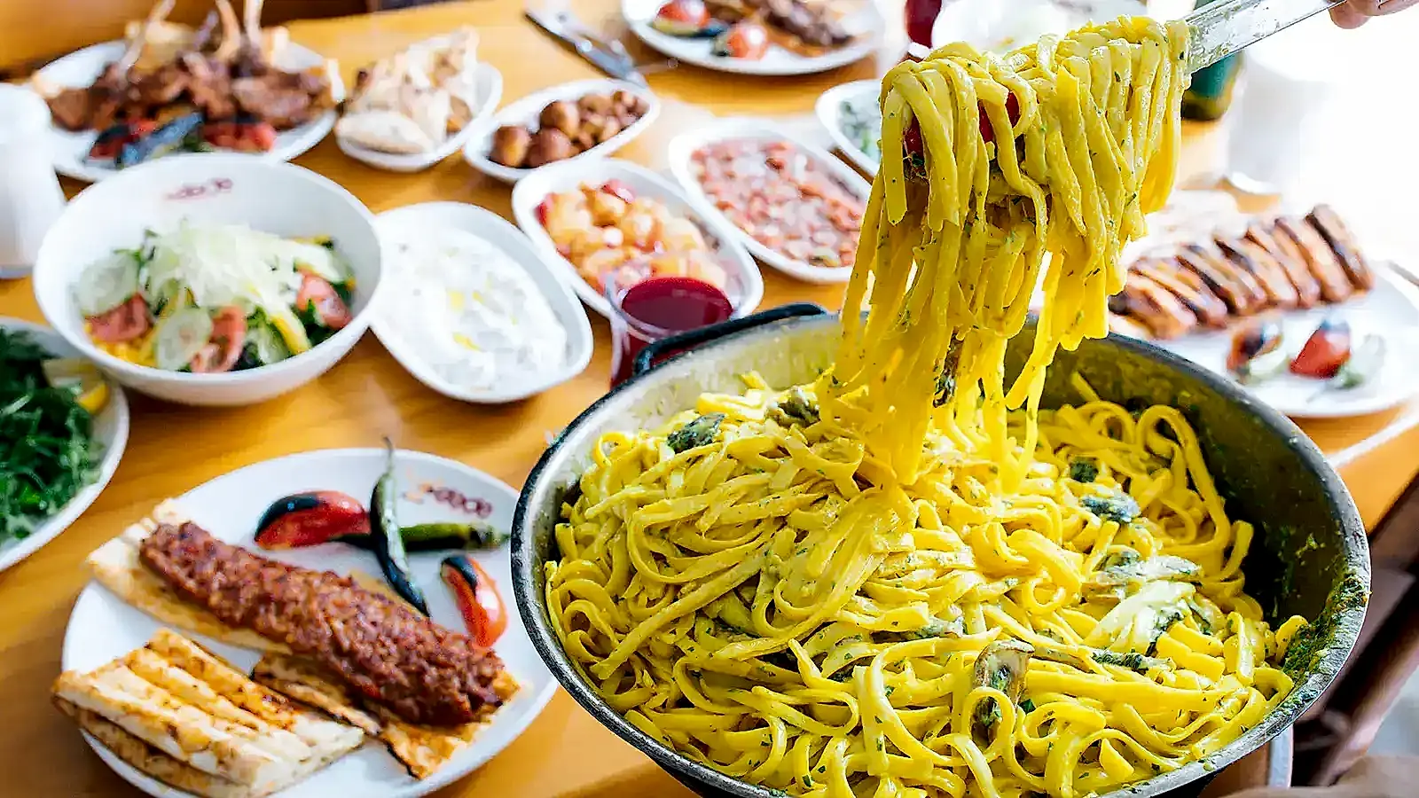 Dede Kebap’ın tescilli Dede Makarna menüsü, özel soslu el yapımı makarna tabağı ikramlarla birlikte – Adana Dede Kebap Steak Burger Tatlı Kasap